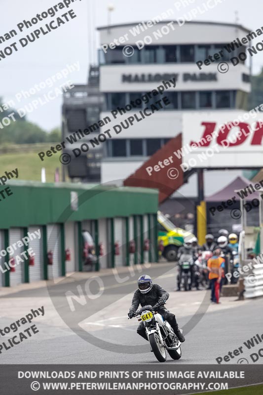 Vintage motorcycle club;eventdigitalimages;mallory park;mallory park trackday photographs;no limits trackdays;peter wileman photography;trackday digital images;trackday photos;vmcc festival 1000 bikes photographs